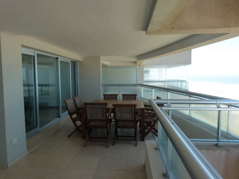 Departamento en primera fila de Playa Brava. Torre Premium